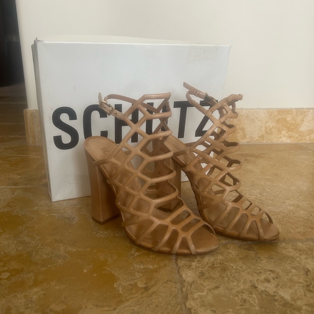 SCHUTZ Caged Block Heel Jaden Light Wood/Tan